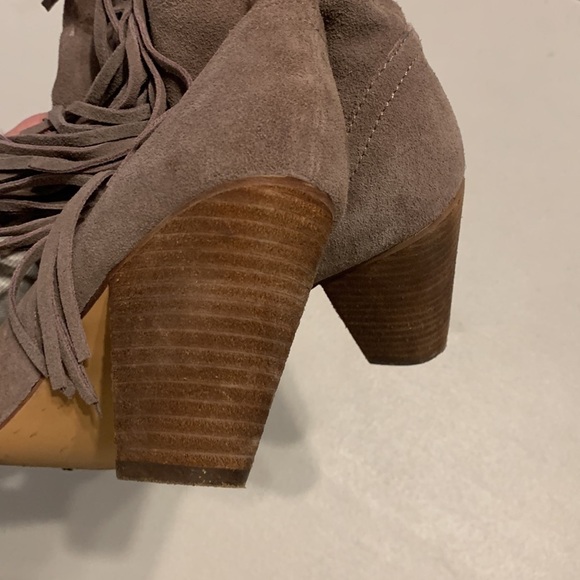 Steve Madden Pallas Suede‎ Leather Fringe Booties 8.5 M beige Boho heels - Picture 6 of 9